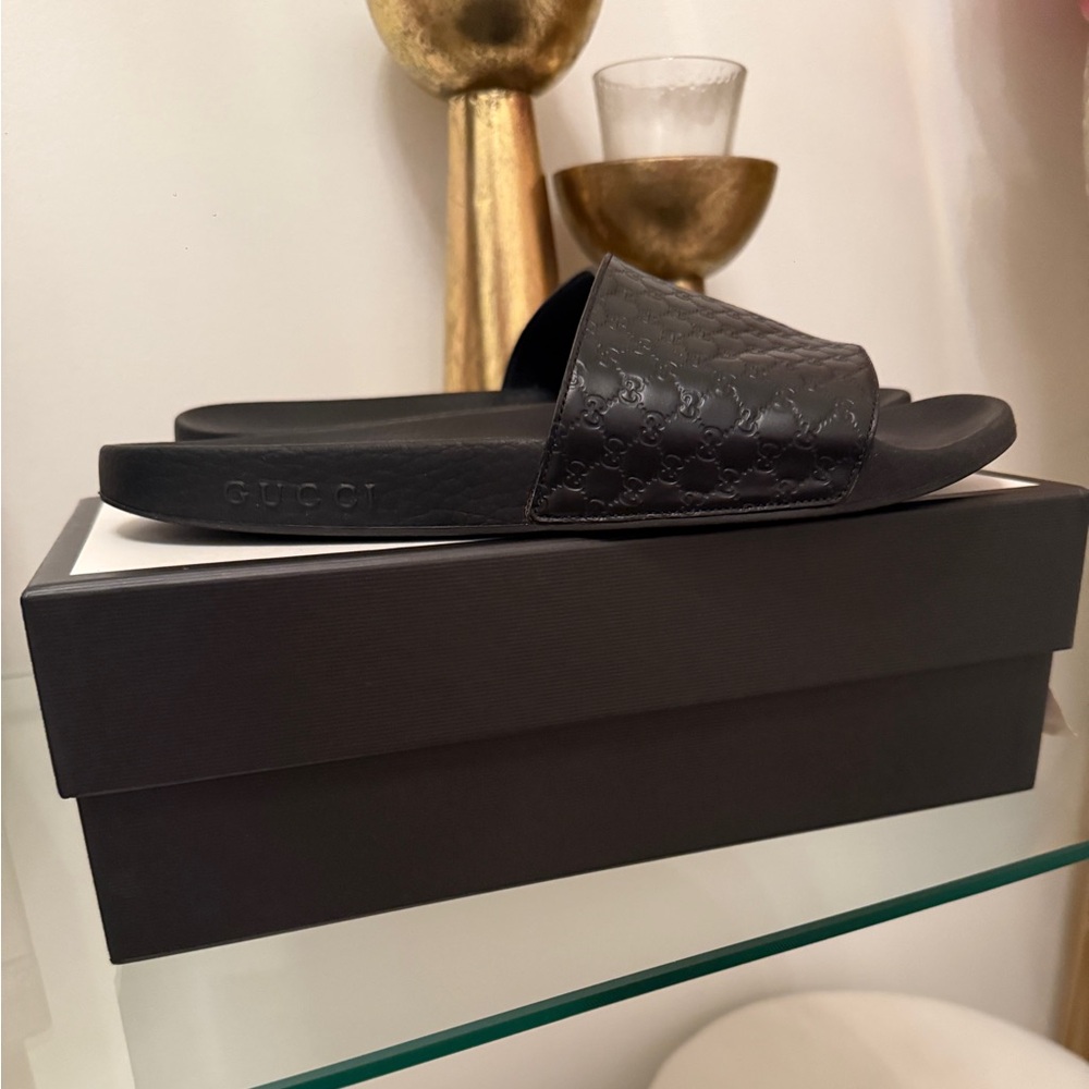 Gucci Embossed Black Women’s Sandals - Picture 4 of 9